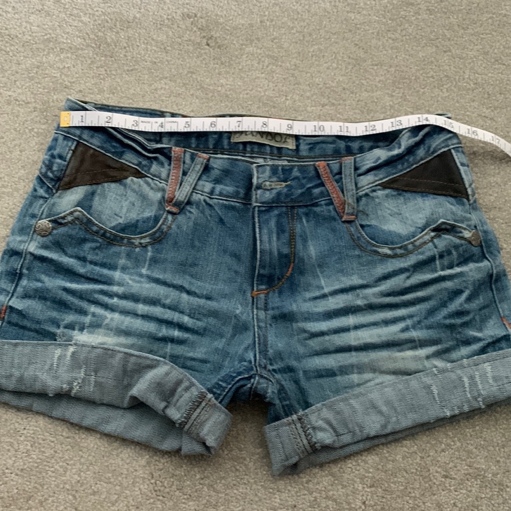 Shorts jeans with the style